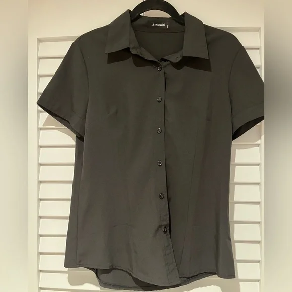 Short Sleeve Button Down Shirt Size S - Picture 4 of 5